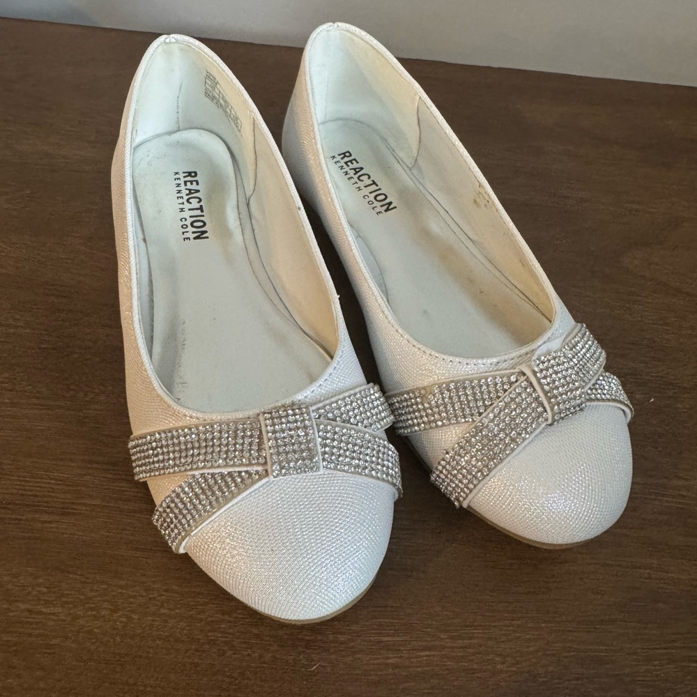 Reaction Kenneth Cole Kid’s Pearl Cream Rhinestone Bow Flats